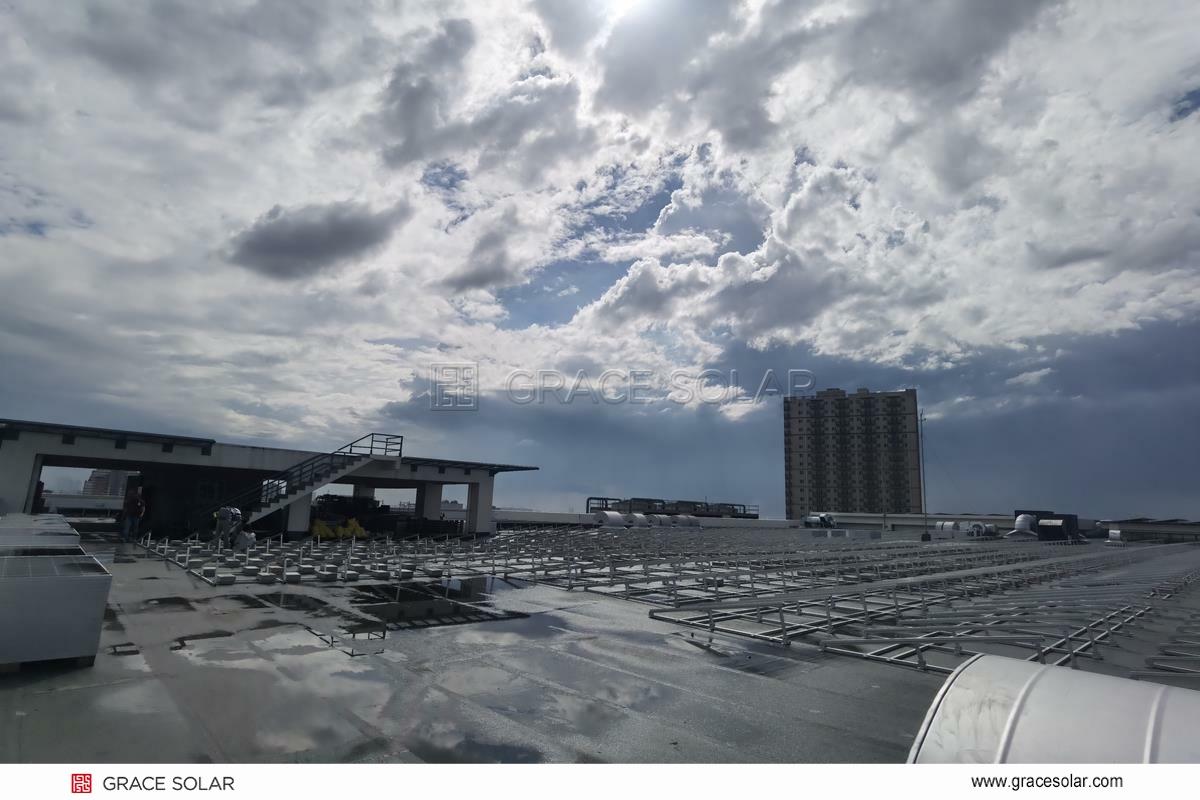 グレースソーラー-九州工場屋根-ミニレール施工例