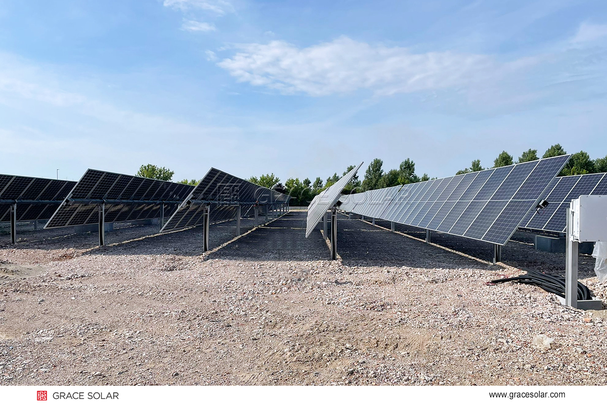 Grace Solar砂嵐対策トラッカーシステム